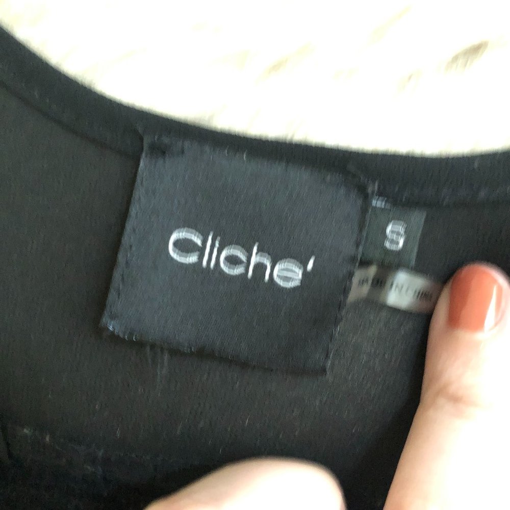 Cliché Flowy Sleeveless V-Neck Blouse in Black | Size Small - Picture 7 of 10